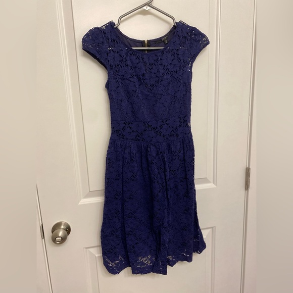 Eyelet Lace Guess Dress - Picture 1 of 3